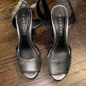 Women’s Size 8 Carrano Gray Heels
